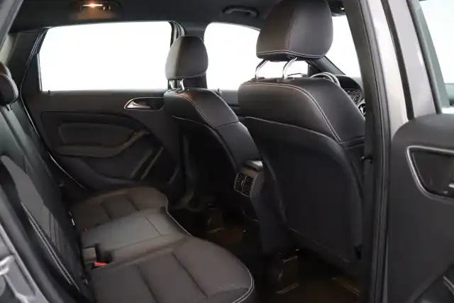 Harmaa Tila-auto, Mercedes-Benz B – ZKM-199