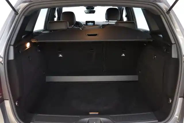 Harmaa Tila-auto, Mercedes-Benz B – ZKM-199
