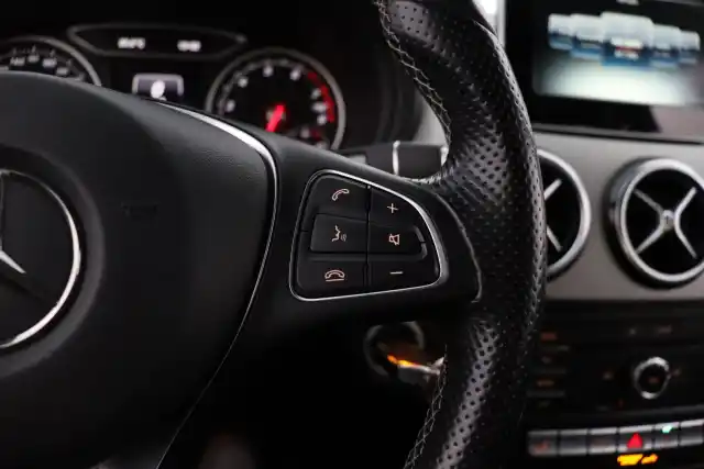 Harmaa Tila-auto, Mercedes-Benz B – ZKM-199