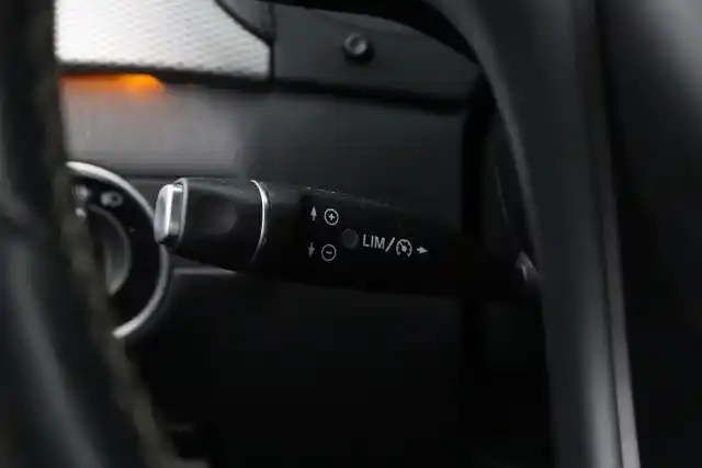 Harmaa Tila-auto, Mercedes-Benz B – ZKM-199