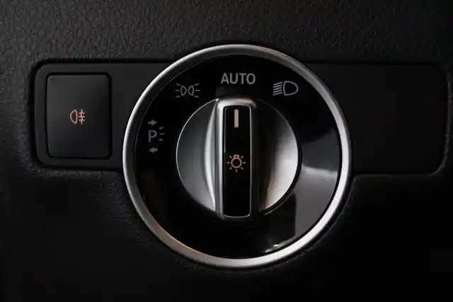 Harmaa Tila-auto, Mercedes-Benz B – ZKM-199