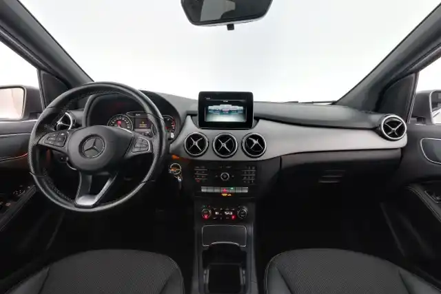 Harmaa Tila-auto, Mercedes-Benz B – ZKM-199