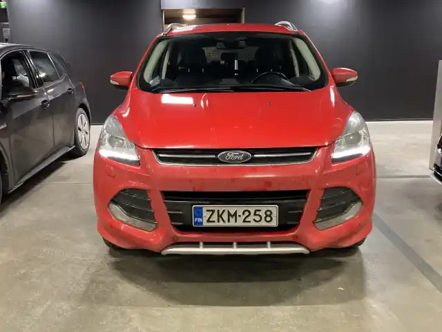 Punainen Maastoauto, Ford Kuga – ZKM-258