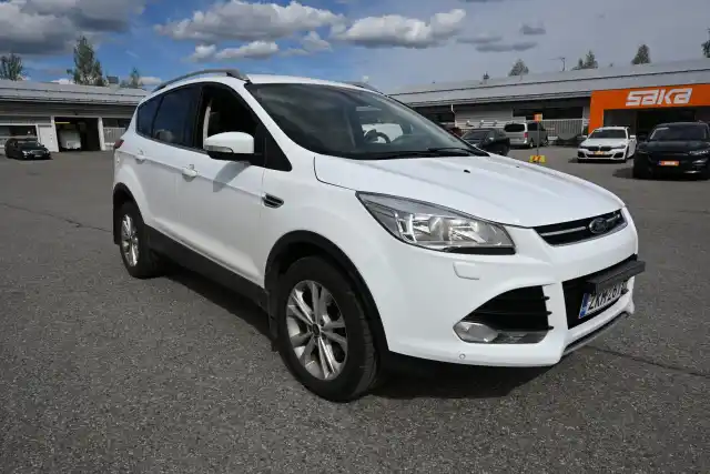 Valkoinen Maastoauto, Ford Kuga – ZKM-261