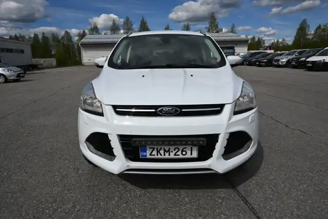 Valkoinen Maastoauto, Ford Kuga – ZKM-261