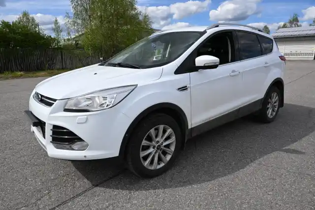 Valkoinen Maastoauto, Ford Kuga – ZKM-261