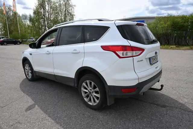 Valkoinen Maastoauto, Ford Kuga – ZKM-261