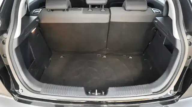 Musta Viistoperä, Kia Rio – ZKM-469