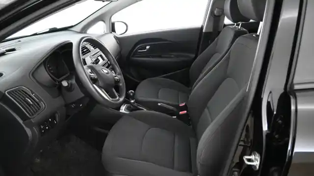 Musta Viistoperä, Kia Rio – ZKM-469
