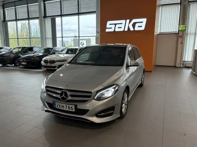 Harmaa Tila-auto, Mercedes-Benz B – ZKM-786
