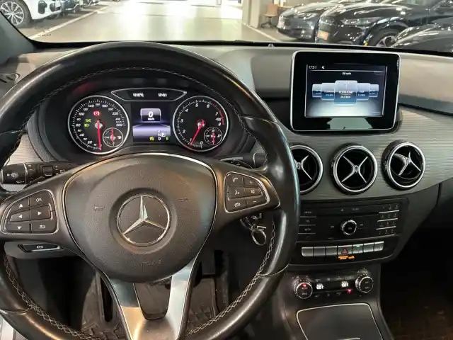 Harmaa Tila-auto, Mercedes-Benz B – ZKM-786