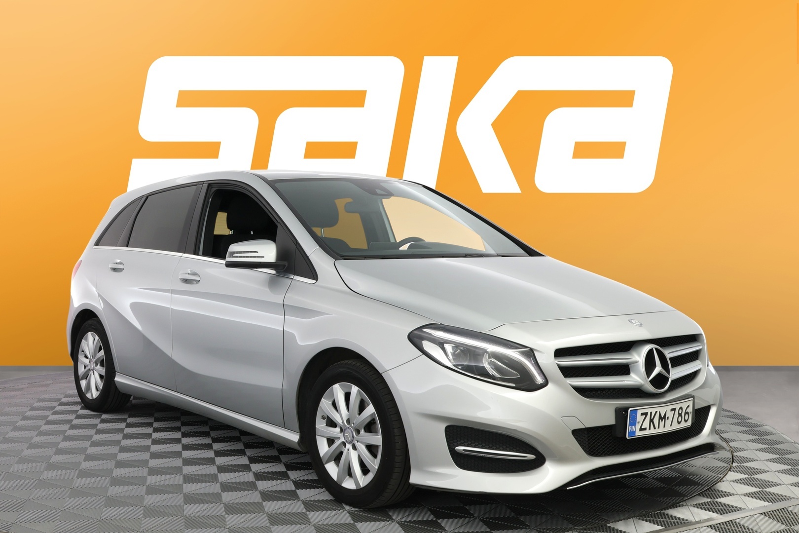 Harmaa Tila-auto, Mercedes-Benz B – ZKM-786