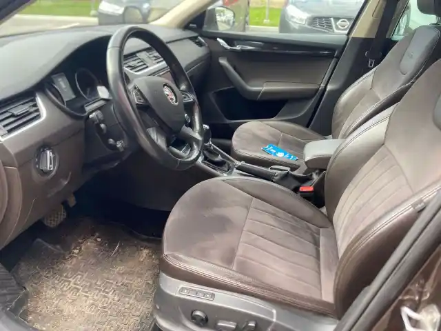 Ruskea (beige) Farmari, Skoda Octavia – ZKM-890