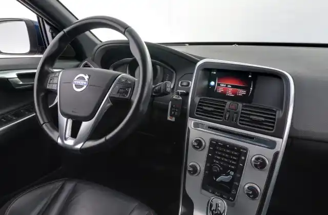Sininen Maastoauto, Volvo XC60 – ZKN-163