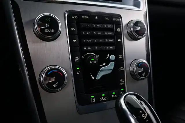 Sininen Maastoauto, Volvo XC60 – ZKN-163