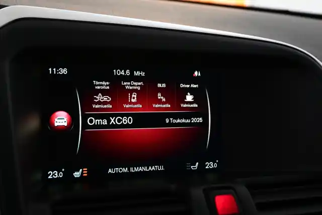 Sininen Maastoauto, Volvo XC60 – ZKN-163
