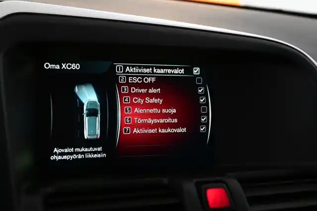Sininen Maastoauto, Volvo XC60 – ZKN-163