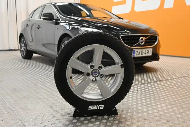 Musta Viistoperä, Volvo V40 – ZKO-491