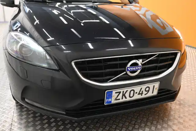Musta Viistoperä, Volvo V40 – ZKO-491