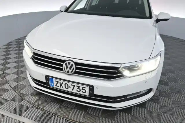 Valkoinen Farmari, Volkswagen Passat – ZKO-735