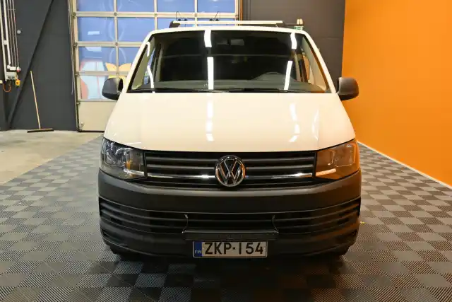 Valkoinen Pakettiauto, Volkswagen Transporter – ZKP-154