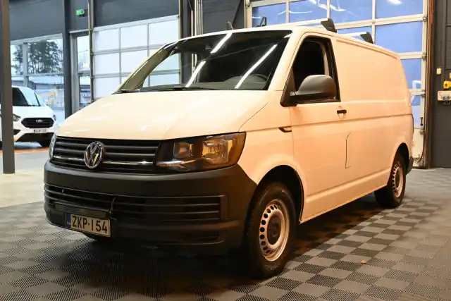 Valkoinen Pakettiauto, Volkswagen Transporter – ZKP-154