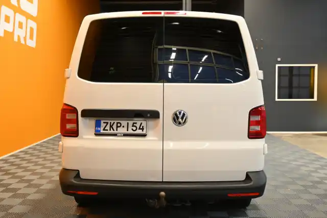 Valkoinen Pakettiauto, Volkswagen Transporter – ZKP-154