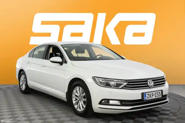 Valkoinen Sedan, Volkswagen Passat – ZKP-233