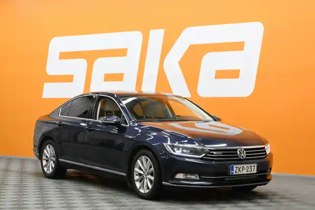 Sininen Sedan, Volkswagen Passat – ZKP-237