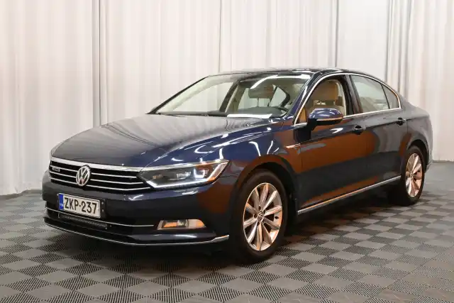 Sininen Sedan, Volkswagen Passat – ZKP-237