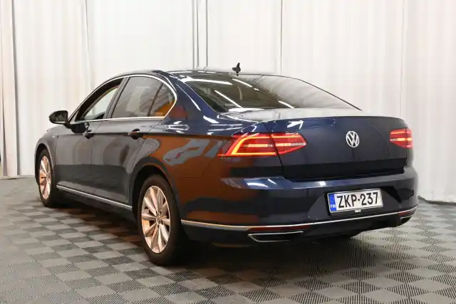 Sininen Sedan, Volkswagen Passat – ZKP-237