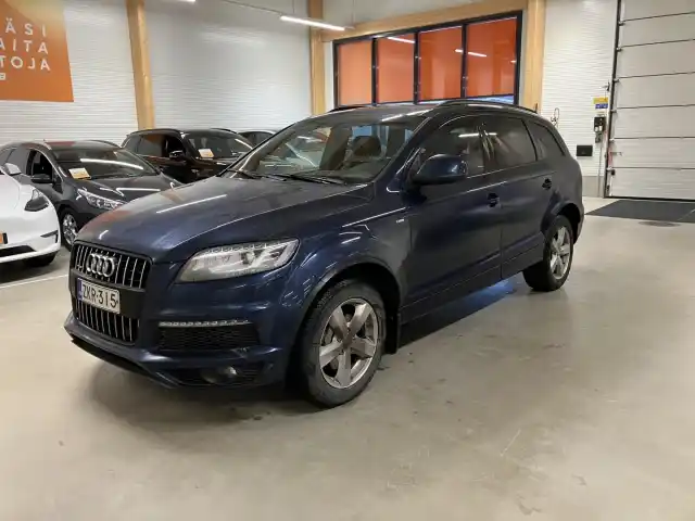 Sininen Farmari, Audi Q7 – ZKR-315