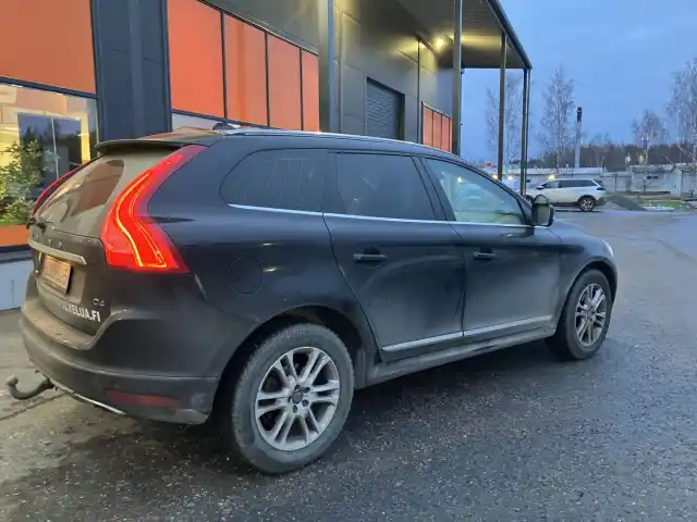 Musta Maastoauto, Volvo XC60 – ZKR-525