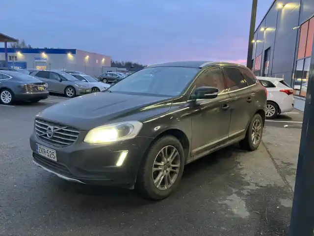 Musta Maastoauto, Volvo XC60 – ZKR-525