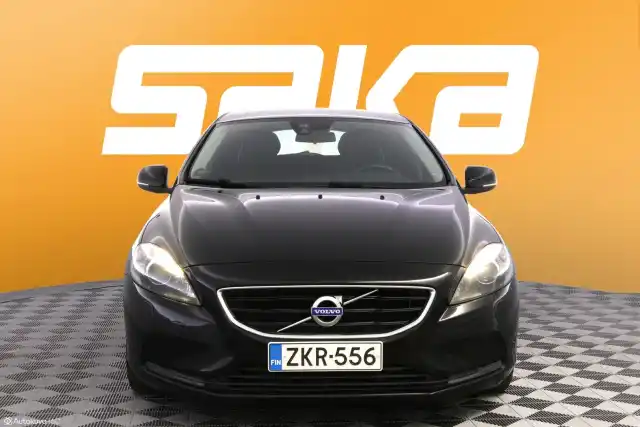 Musta Viistoperä, Volvo V40 – ZKR-556