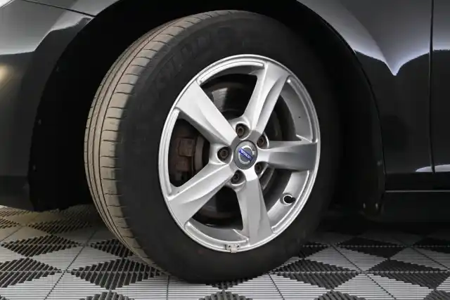 Musta Viistoperä, Volvo V40 – ZKR-556