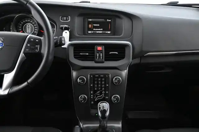 Musta Viistoperä, Volvo V40 – ZKR-556