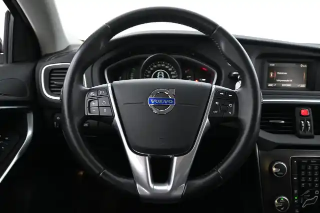 Musta Viistoperä, Volvo V40 – ZKR-556