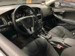 Musta Viistoperä, Volvo V40 – ZKR-556, kuva 4