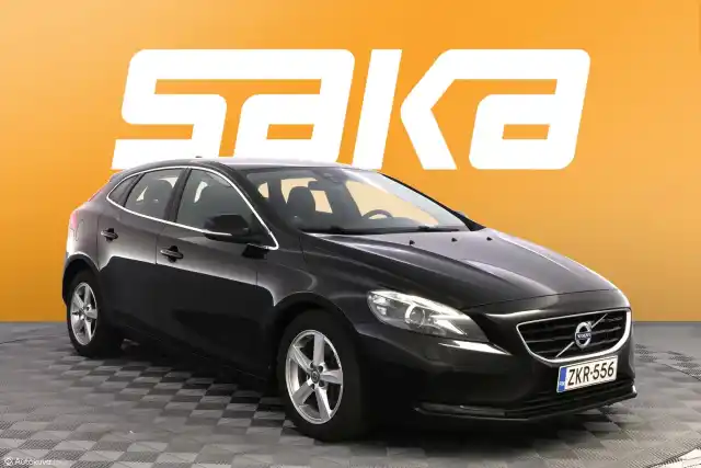 Musta Viistoperä, Volvo V40 – ZKR-556