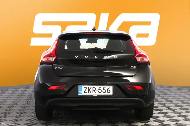 Musta Viistoperä, Volvo V40 – ZKR-556