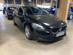 Musta Viistoperä, Volvo V40 – ZKR-556, kuva 1