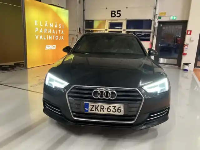 Musta Farmari, Audi A4 – ZKR-636