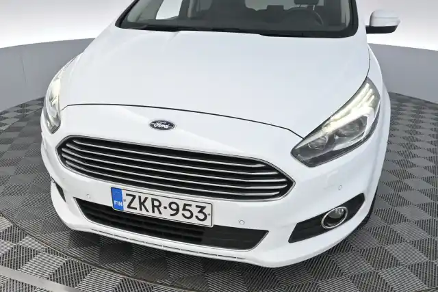 Valkoinen Tila-auto, Ford S-Max – ZKR-953