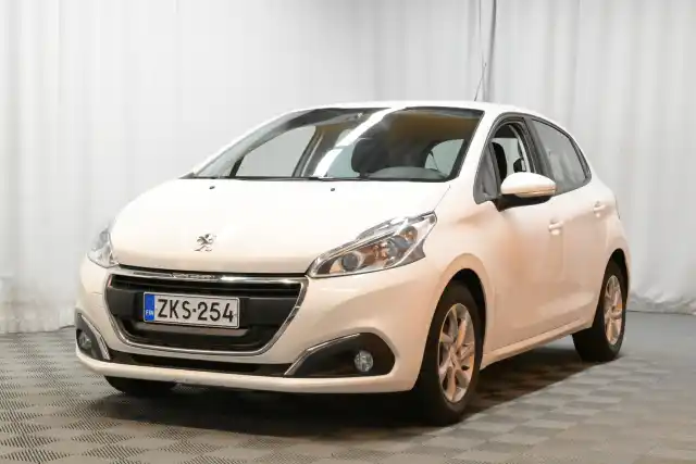 Valkoinen Viistoperä, Peugeot 208 – ZKS-254