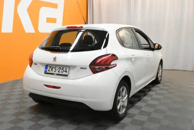 Valkoinen Viistoperä, Peugeot 208 – ZKS-254