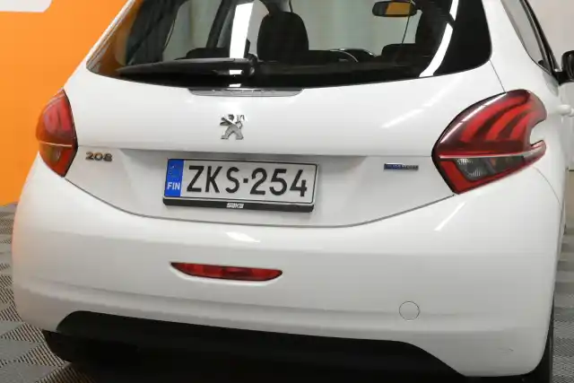 Valkoinen Viistoperä, Peugeot 208 – ZKS-254