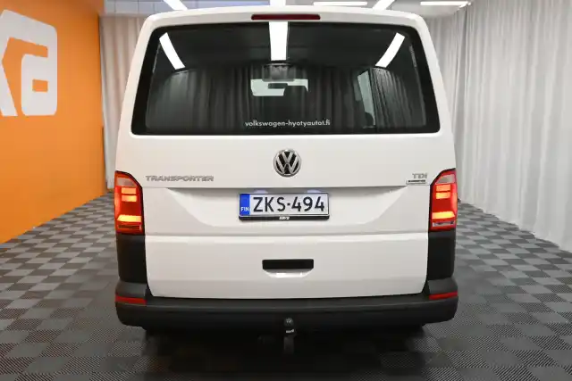 Valkoinen Pakettiauto, Volkswagen Transporter – ZKS-494