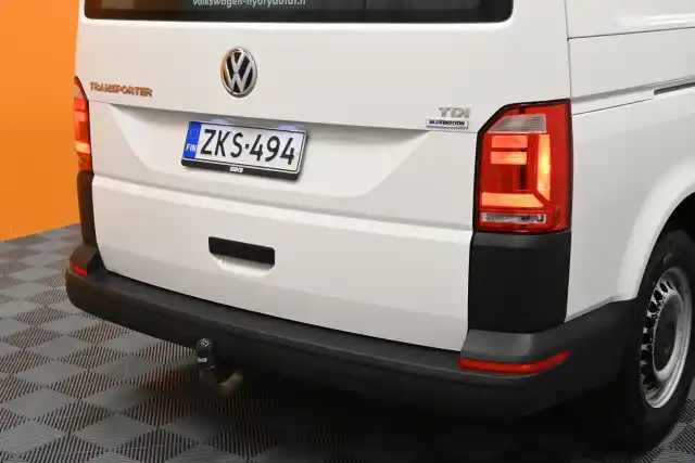 Valkoinen Pakettiauto, Volkswagen Transporter – ZKS-494