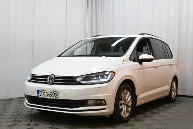 Valkoinen Tila-auto, Volkswagen Touran – ZKS-592